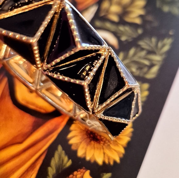 Stretchy Geometric Black and Gold Bracelet - Picture 5 of 6